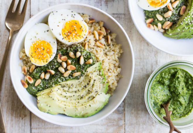 gallery-1453302814-pesto-quinoa-breakfast-bowls-4